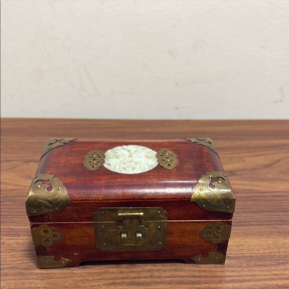 Vintage Rare 1930’s Ornate Rosewood Handmade Jewelry Box with Jade Medallion. - Picture 3 of 11